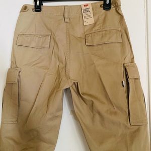 Classic Levi’s  Men’s Cargo NWT  Khaki